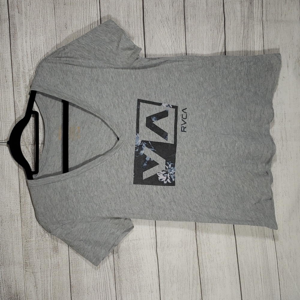 Rvca v neck tee